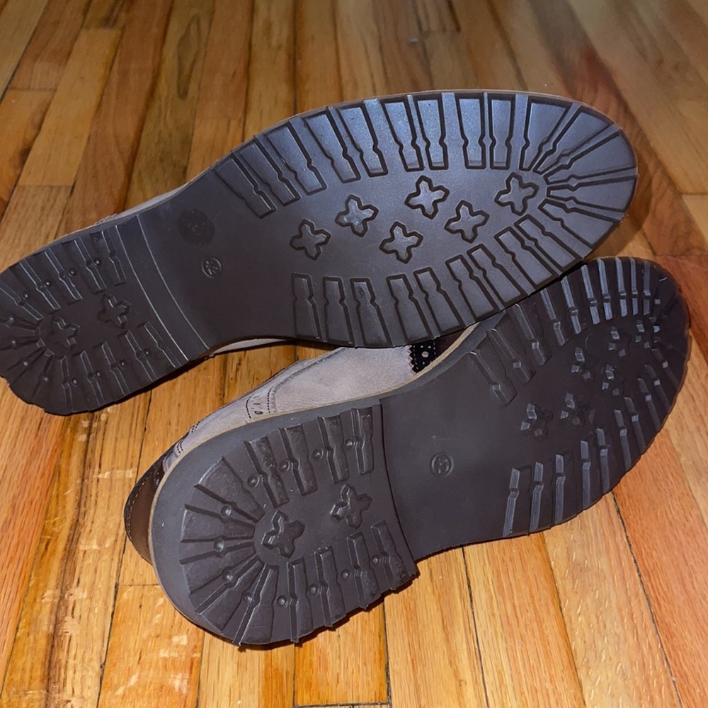 Shoes - Picture 4 of 5